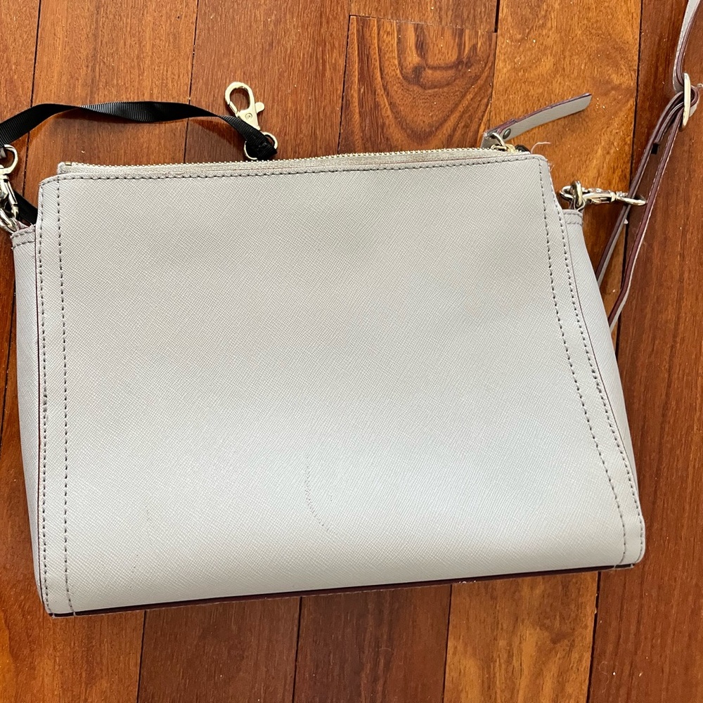 Lo & Sons Pearl crossbody in light grey *SMALL TEAR IN BAG* - Picture 2 of 10